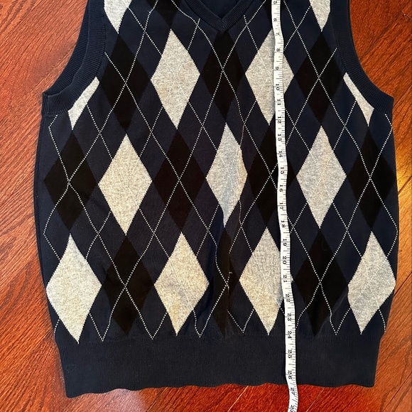Old Navy Large Men's V-Neck Blue Argyle Sweater vest - Picture 4 of 5